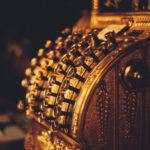 Poslovanje preko Booking.com in Airbnb zahteva davčno potrjene račune za goste